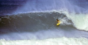 Photo 2 small Eddie Aikau Duke Final 1977 (Jeff Divine)